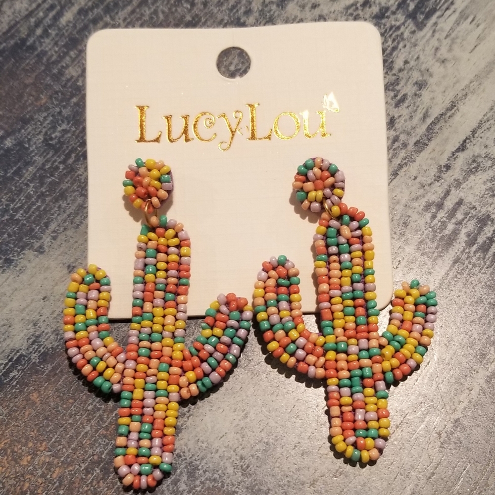 Earrings.  E82-123
